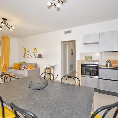 New Casa Tiberio לאזיסה